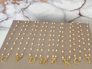 Colar de Pérolas com Inicial