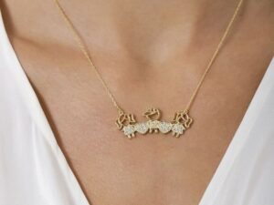 Colar 3 bonecos (as) + corações